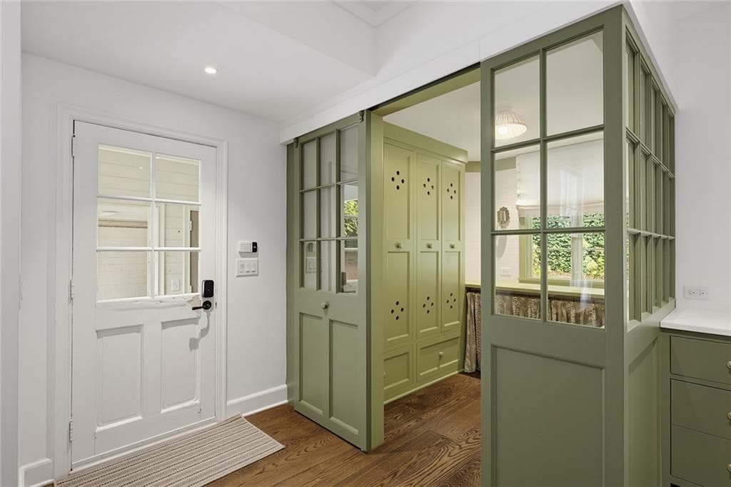 5 bedroom, 4 bathroom single family residence under contract at 4061 Glen Devon Drive, Atlanta, GA 30327 — photo 7