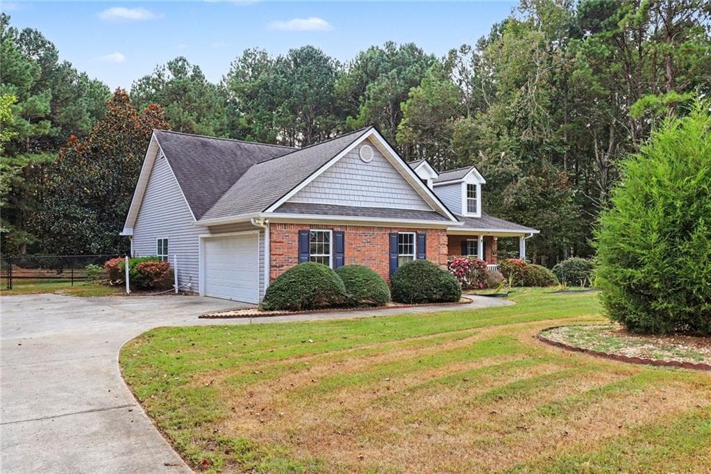 3 bedroom, 2 bathroom, 1,803 sq ft single family residence for sale at 2105 Raegan Court, Monroe, GA 30655 — photo 2