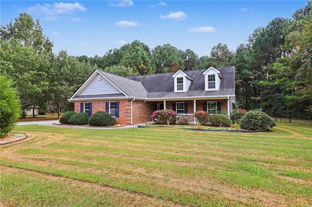 3 bedroom, 2 bathroom, 1,803 sq ft single family residence for sale at 2105 Raegan Court, Monroe, GA 30655 — photo 3