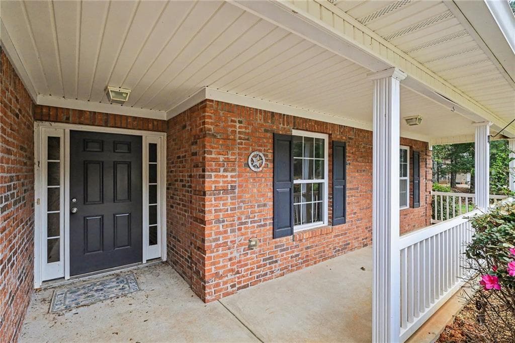 3 bedroom, 2 bathroom, 1,803 sq ft single family residence for sale at 2105 Raegan Court, Monroe, GA 30655 — photo 4