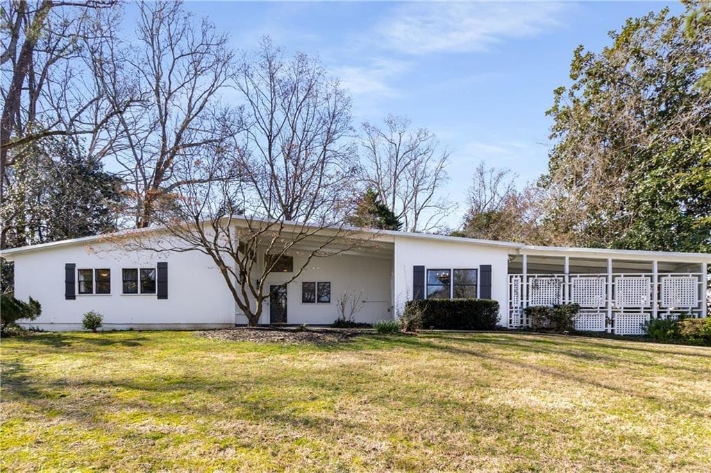 4 bedroom, 2 bathroom, 1,872 sq ft single family residence for rent at 130 Putnam Circle, Atlanta, GA 30342 for $4,950 a month — photo 1 of 13