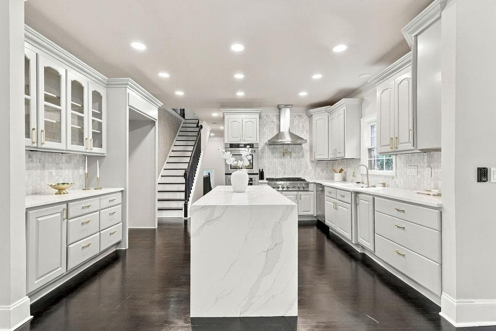 6 bedroom, 7 bathroom, 7,202 sq ft single family residence for sale at 8585 Royal Troon Drive, Duluth, GA 30097 — photo 3