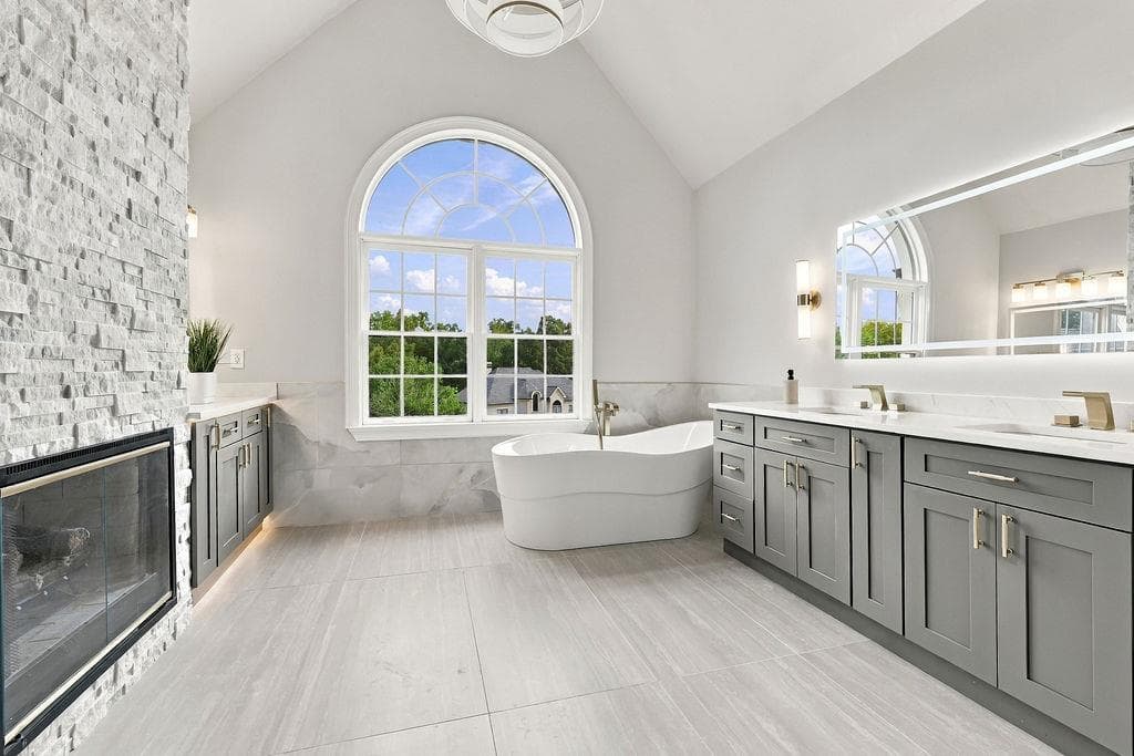 6 bedroom, 7 bathroom, 7,202 sq ft single family residence for sale at 8585 Royal Troon Drive, Duluth, GA 30097 — photo 4
