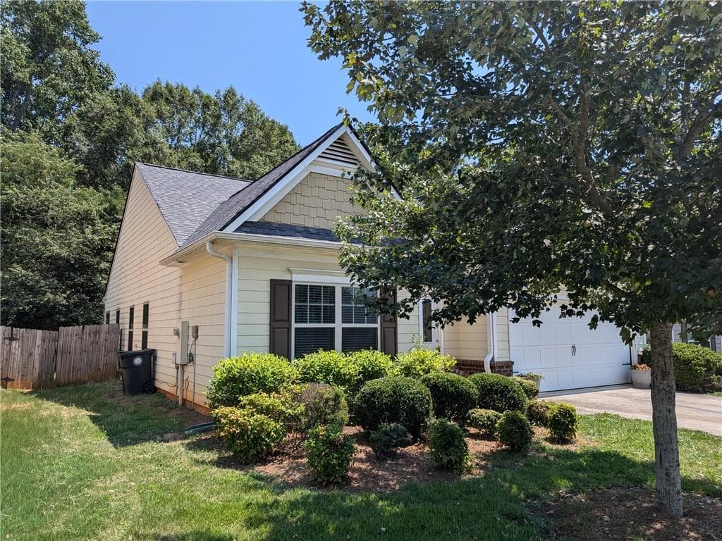 3 bedroom, 2 bathroom, 1,692 sq ft single family residence for rent at 4205 Pearhaven Lane, Gainesville, GA 30504 for $2,175 a month — photo 2