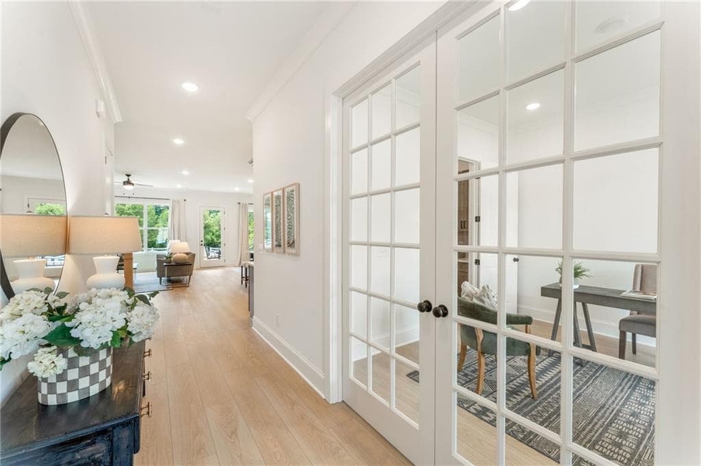 5 bedroom, 4 bathroom, 3,079 sq ft single family residence for sale at 2715 Byess Court, Marietta, GA 30064 — photo 2