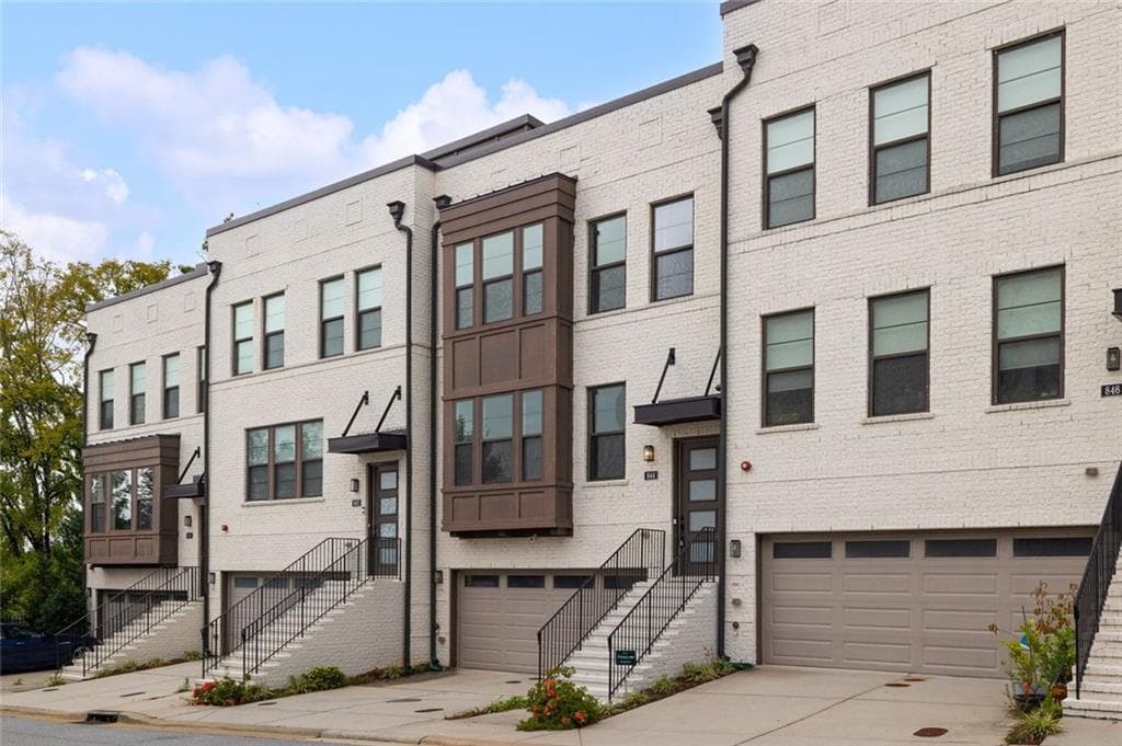 3 bedroom, 4 bathroom, 3,100 sq ft townhouse for sale at 844 Stonehill Lane, Atlanta, GA 30324 — photo 2