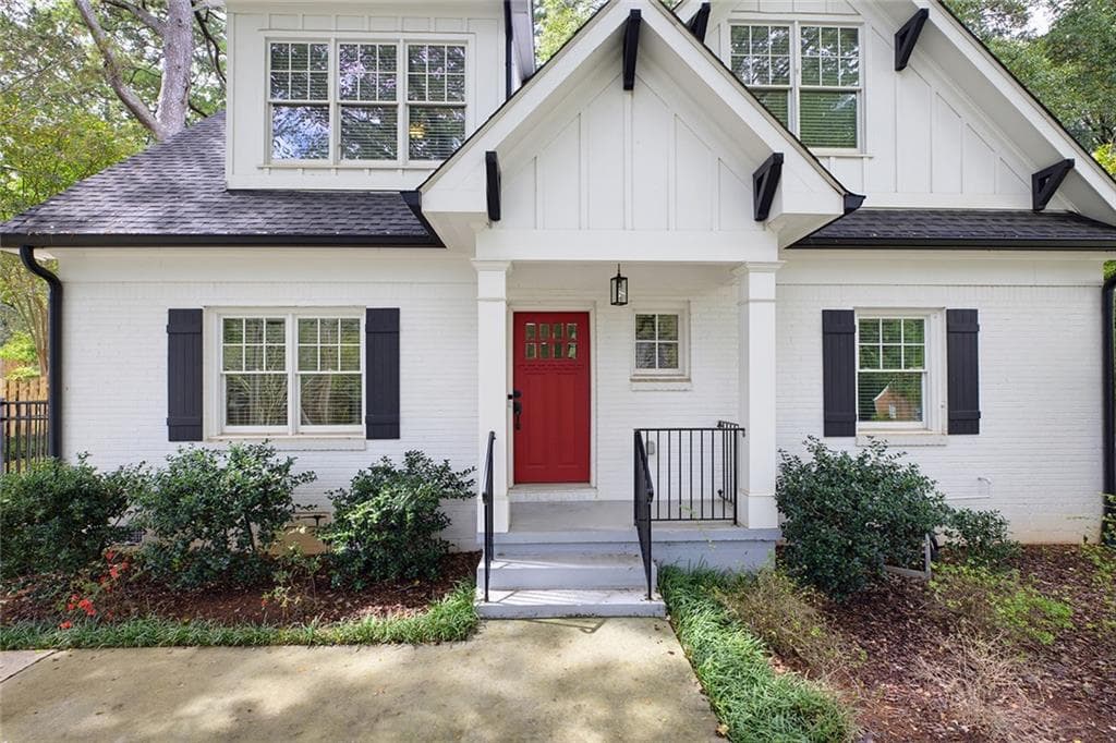 5 bedroom, 3 bathroom, 3,150 sq ft single family residence for rent at 827 Derrydown Way, Decatur, GA 30030 for $6,200 a month — photo 3