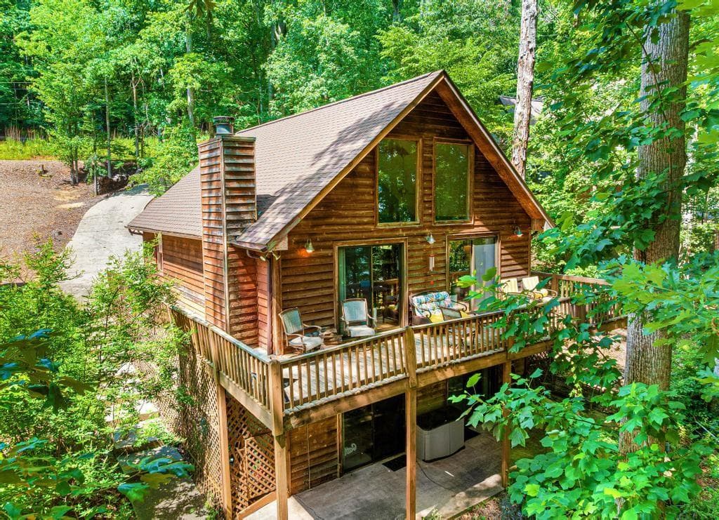 3 bedroom, 3 bathroom, 1,940 sq ft single family residence for sale at 415 Kenwood Drive, Westminster, SC 29693