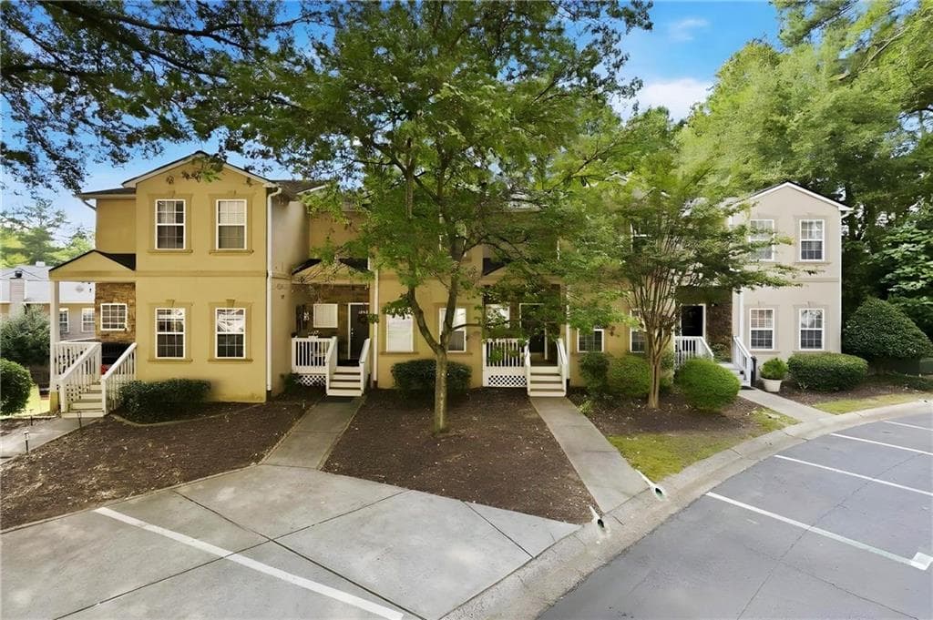 2 bedroom, 3 bathroom, 1,300 sq ft townhouse for rent at 1803 Masons Creek Circle, Sandy Springs, GA 30350 for $2,500 a month — photo 2