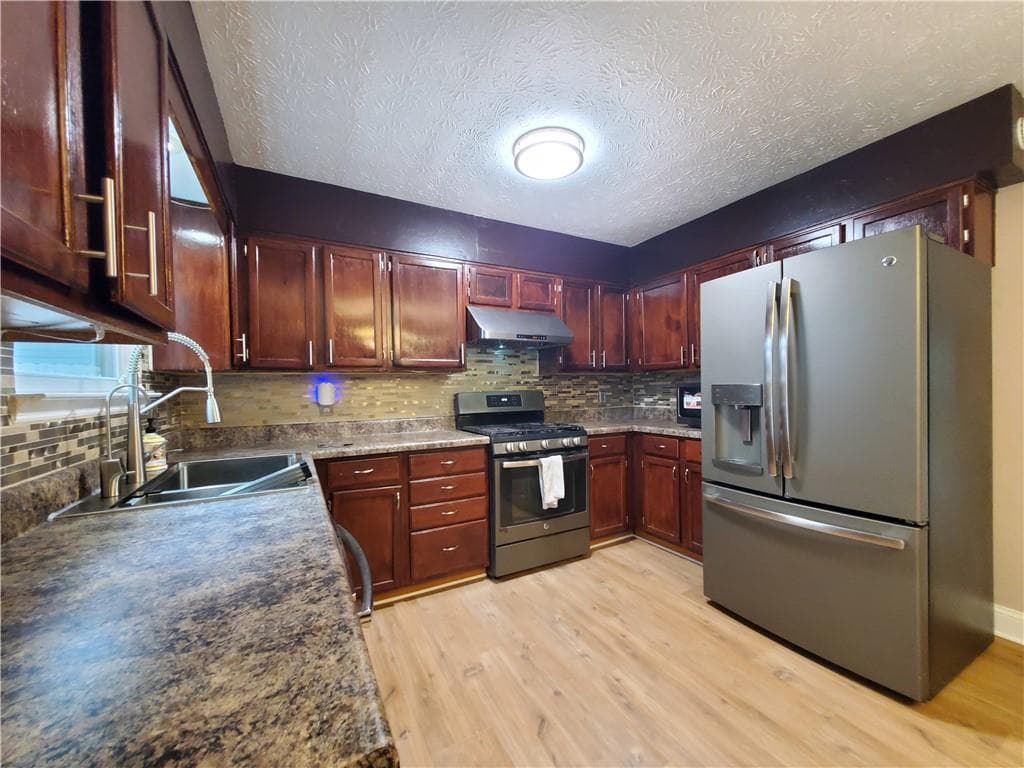 3 bedroom, 3 bathroom, 1,912 sq ft single family residence for rent at 10490 Summer Creek Drive, Johns Creek, GA 30022 for $2,800 a month — photo 9