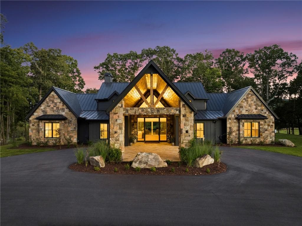 4 bedroom, 5 bathroom, 3,638 sq ft single family residence for sale at 364 Bravo Way, Talking Rock, GA 30175 — photo 2