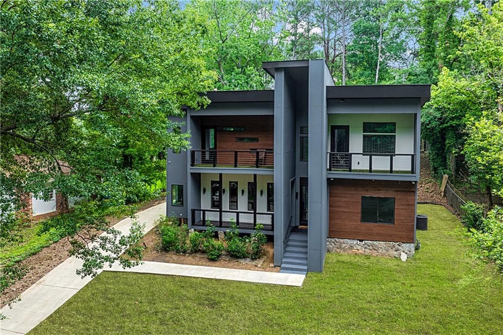 5 bedroom, 4 bathroom, 4,000 sq ft single family residence for sale at 3009 Orion Drive, Decatur, GA 30033 — photo 2