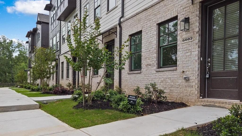 3 bedroom, 4 bathroom, 1,608 sq ft townhouse for rent at 6603 Beacon Drive, Atlanta, GA 30328 for $3,900 a month — photo 2