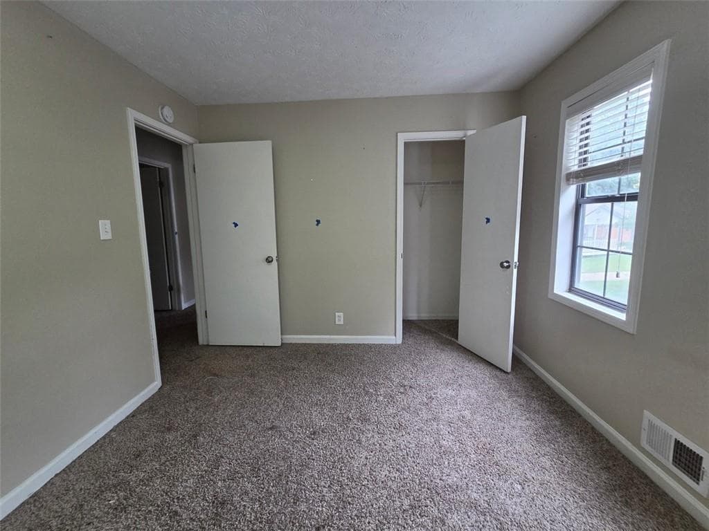 4 bedroom, 3 bathroom, 2,195 sq ft single family residence under contract at 1617 Eric Circle, Lawrenceville, GA 30043 — photo 4