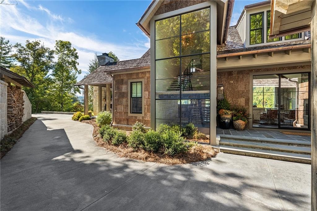 4 bedroom, 6 bathroom, 4,895 sq ft single family residence for sale at 1514 Murray Cove Road, Tiger, GA 30576 — photo 8