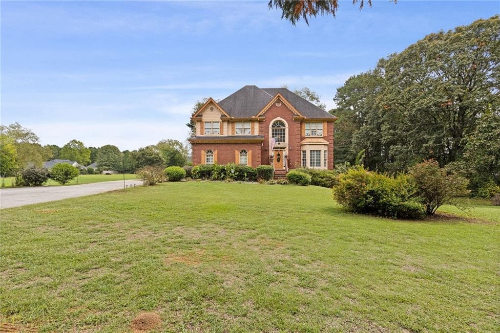 5 bedroom, 3 bathroom, 3,522 sq ft single family residence for sale at 605 Ozora Road, Loganville, GA 30052 — photo 2