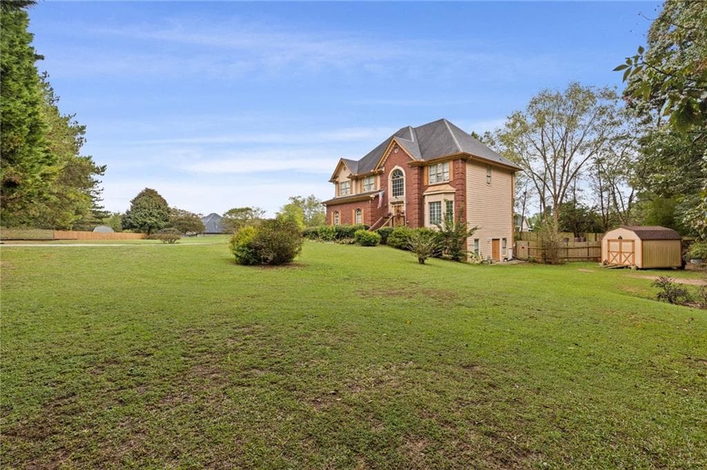 5 bedroom, 3 bathroom, 3,522 sq ft single family residence for sale at 605 Ozora Road, Loganville, GA 30052 — photo 3