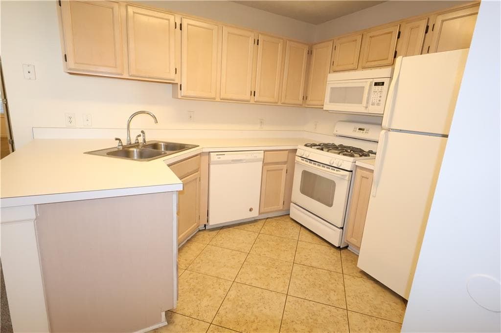 2 bedroom, 2 bathroom, 1,104 sq ft single family residence for rent at 2722 Highland Ridge, Kennesaw, GA 30152 for $1,895 a month — photo 7