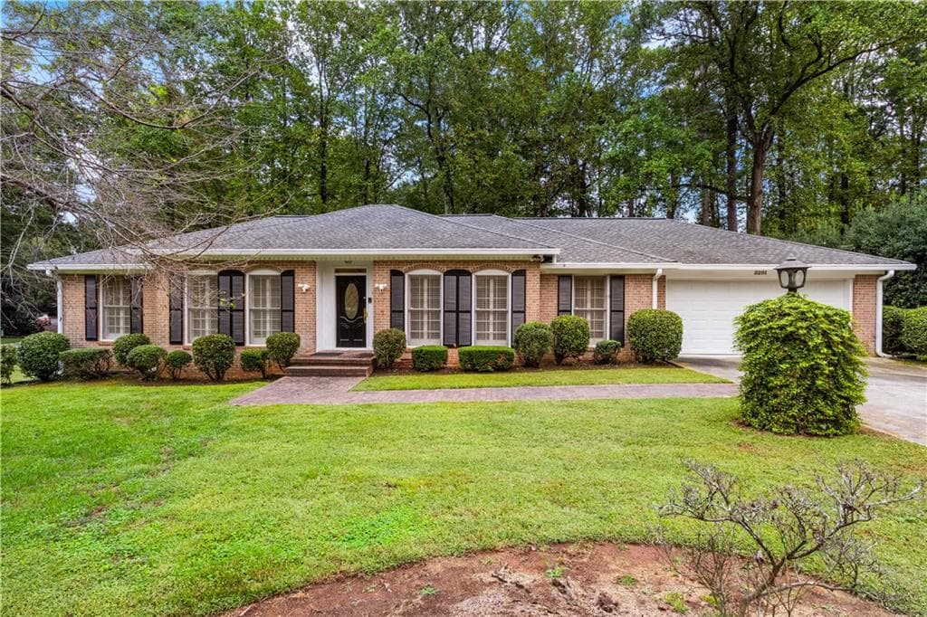 3 bedroom, 2 bathroom, 1,863 sq ft single family residence for sale at 5291 Saffron Drive, Dunwoody, GA 30338 — photo 1 of 28