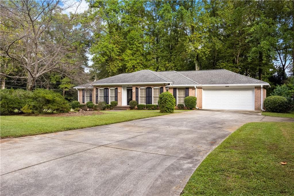 3 bedroom, 2 bathroom, 1,863 sq ft single family residence for sale at 5291 Saffron Drive, Dunwoody, GA 30338 — photo 2