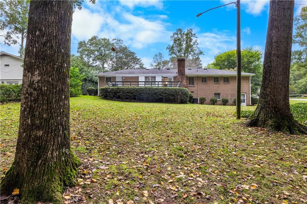 3 bedroom, 2 bathroom, 1,863 sq ft single family residence for sale at 5291 Saffron Drive, Dunwoody, GA 30338 — photo 4