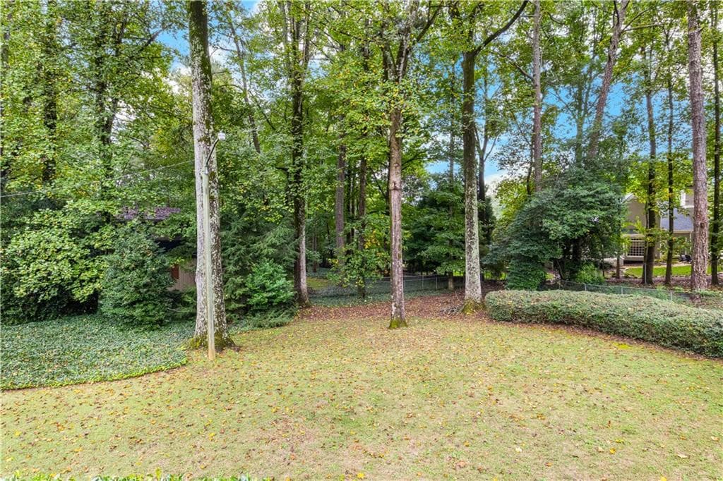 3 bedroom, 2 bathroom, 1,863 sq ft single family residence for sale at 5291 Saffron Drive, Dunwoody, GA 30338 — photo 7