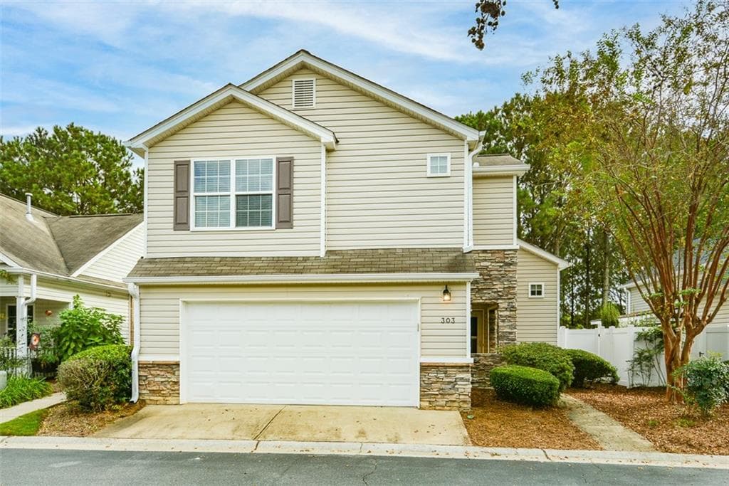 3 bedroom, 3 bathroom, 1,307 sq ft single family residence for rent at 303 Hiawassee Drive, Woodstock, GA 30188 for $2,100 a month