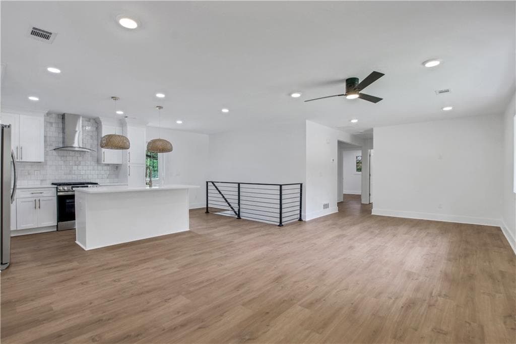 4 bedroom, 3 bathroom, 2,809 sq ft single family residence for sale at 1905 Delowe Place, Atlanta, GA 30311 — photo 2