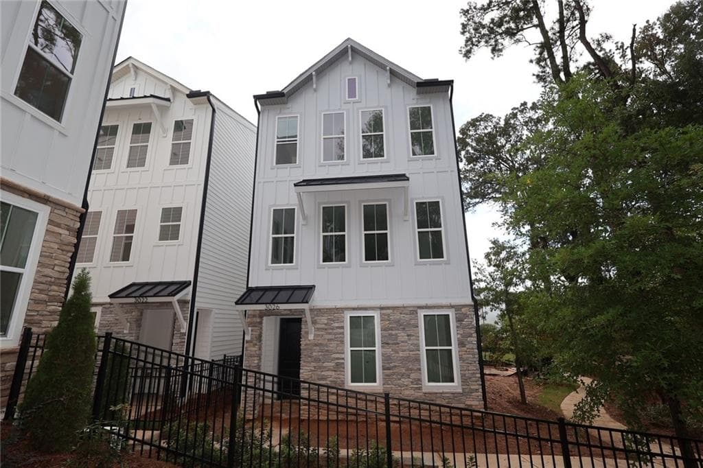 4 bedroom, 4 bathroom, 1,919 sq ft townhouse for sale at 3026 Greco Place, Scottdale, GA 30079 — photo 2