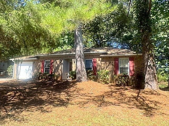 3 bedroom, 2 bathroom, 1,255 sq ft single family residence for sale at 58 Rivercrest Drive, Riverdale, GA 30274 — photo 2