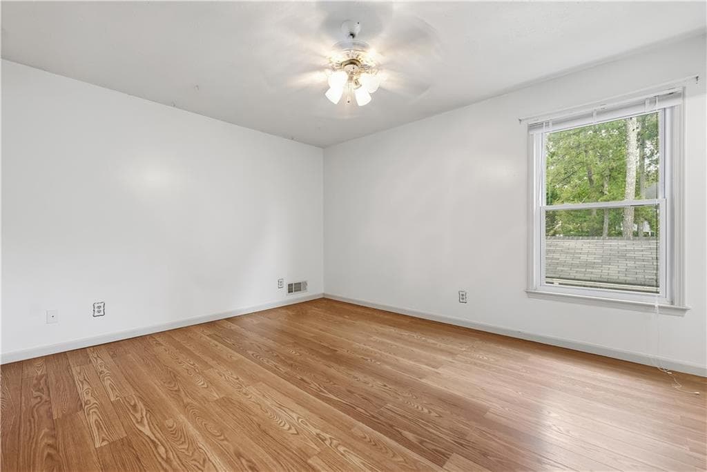 5 bedroom, 2 bathroom, 1,676 sq ft single family residence for sale at 1668 Woodsong Court, Grayson, GA 30017 — photo 8
