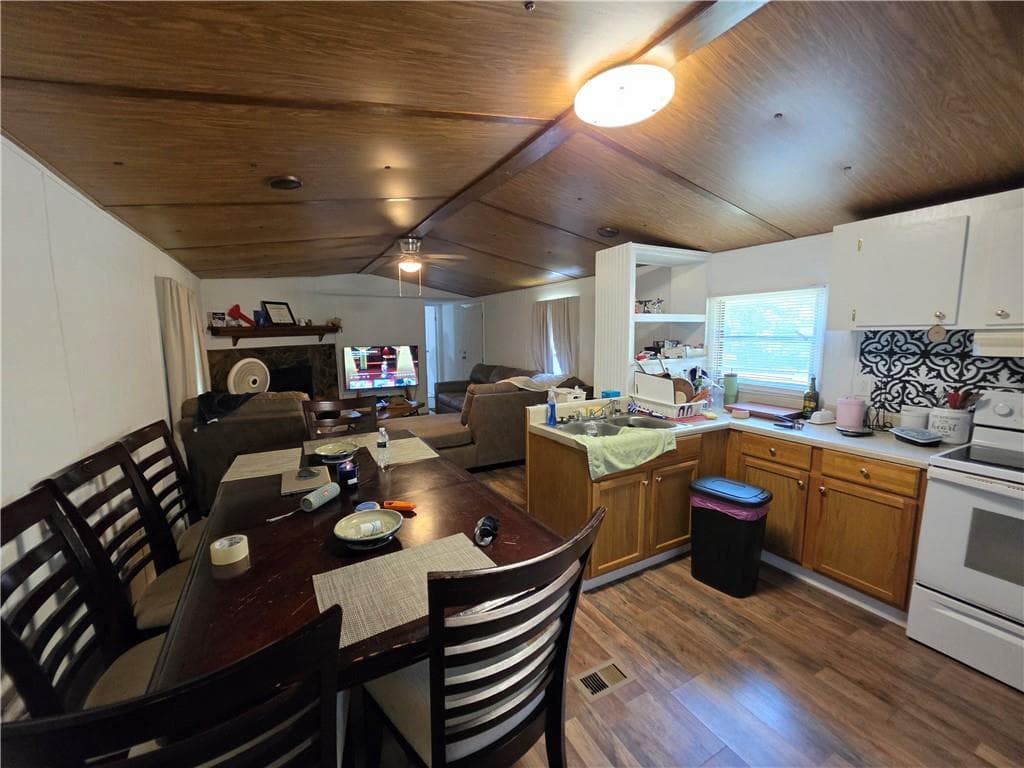 2 bedroom, 2 bathroom, 924 sq ft single family residence for sale at 5170 Hurt Bridge Road, Cumming, GA 30028 — photo 6