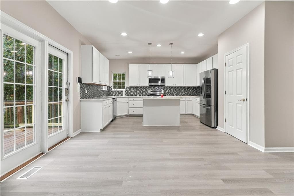 6 bedroom, 4 bathroom, 4,353 sq ft single family residence for sale at 411 Azure Court, Stockbridge, GA 30281 — photo 7