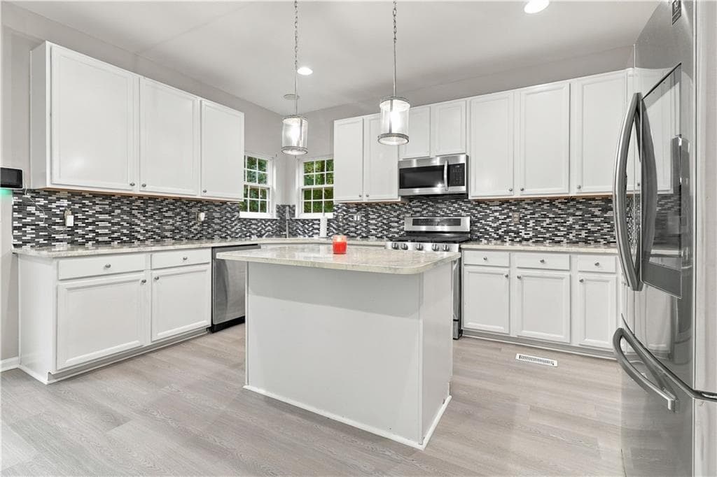 6 bedroom, 4 bathroom, 4,353 sq ft single family residence for sale at 411 Azure Court, Stockbridge, GA 30281 — photo 9