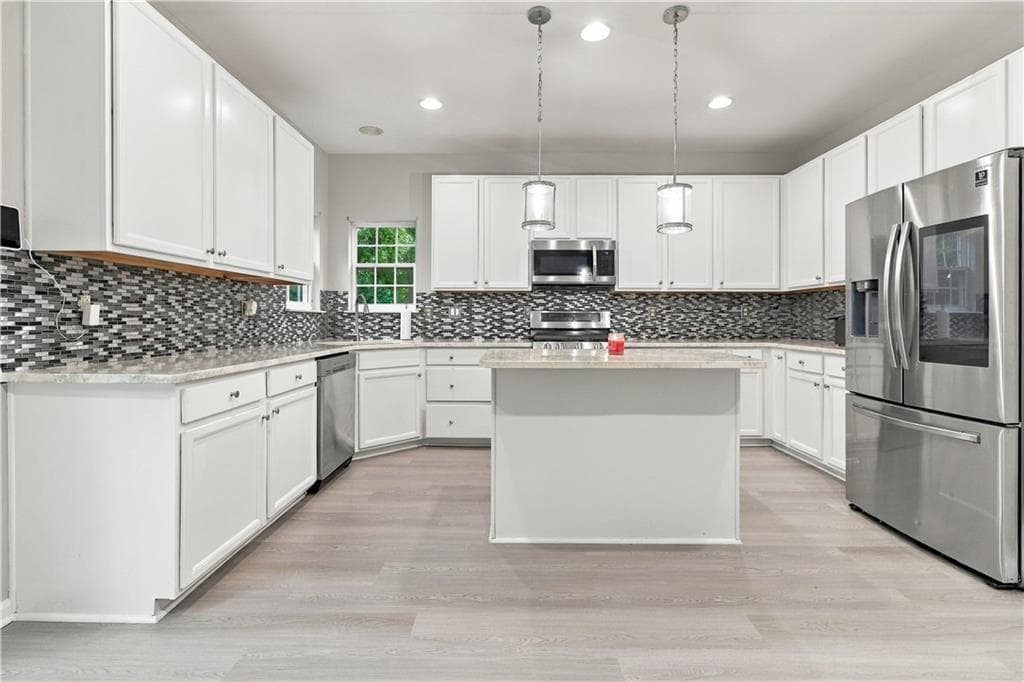 6 bedroom, 4 bathroom, 4,353 sq ft single family residence for sale at 411 Azure Court, Stockbridge, GA 30281 — photo 10