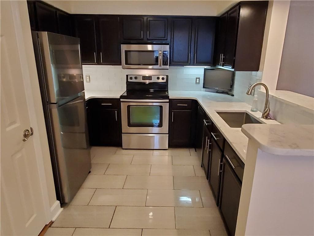2 bedroom, 2 bathroom, 1,160 sq ft condominium for rent at 3777 Peachtree Road 1510, Brookhaven, GA 30319 for $2,095 a month — photo 6