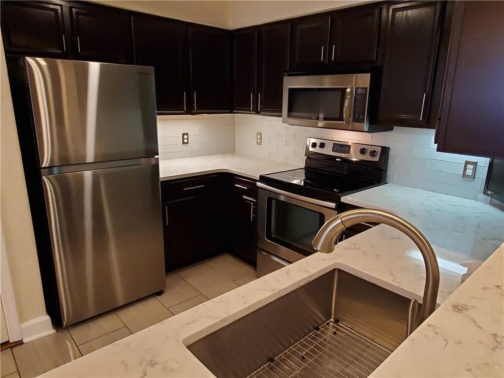 2 bedroom, 2 bathroom, 1,160 sq ft condominium for rent at 3777 Peachtree Road 1510, Brookhaven, GA 30319 for $2,095 a month — photo 8
