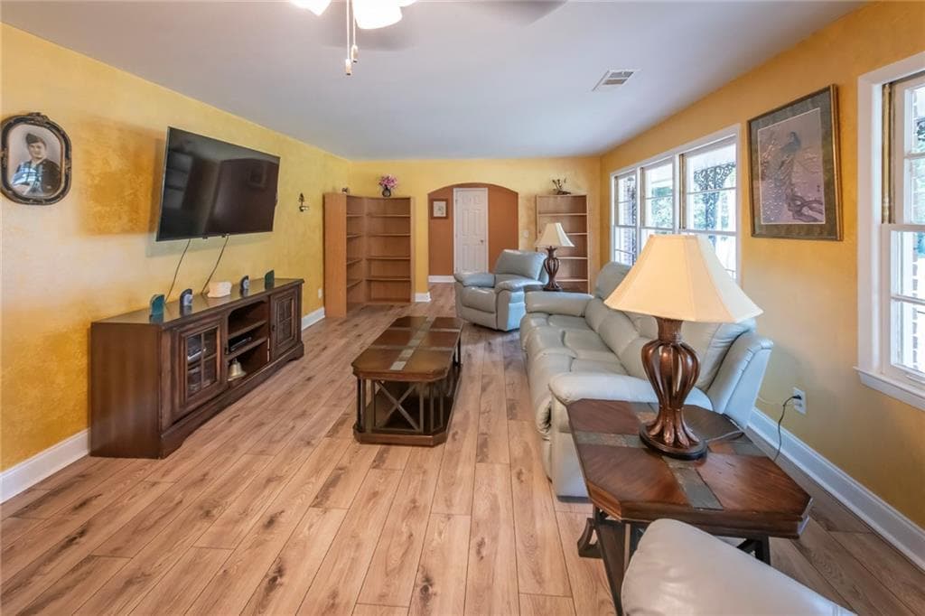 3 bedroom, 2 bathroom, 1,724 sq ft single family residence for sale at 211 Bennett Circle, Carrollton, GA 30117 — photo 4