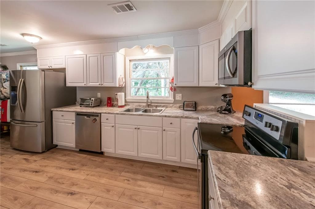3 bedroom, 2 bathroom, 1,724 sq ft single family residence for sale at 211 Bennett Circle, Carrollton, GA 30117 — photo 6