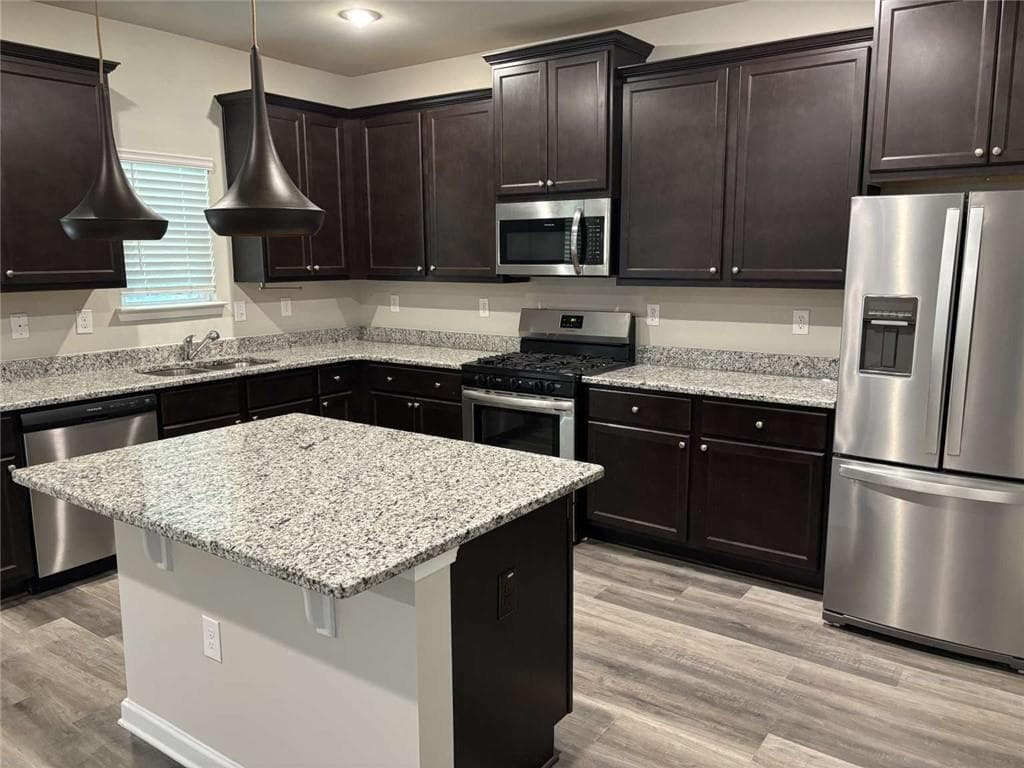 4 bedroom, 3 bathroom, 2,210 sq ft single family residence for sale at 212 Long Drive, Mcdonough, GA 30253 — photo 7