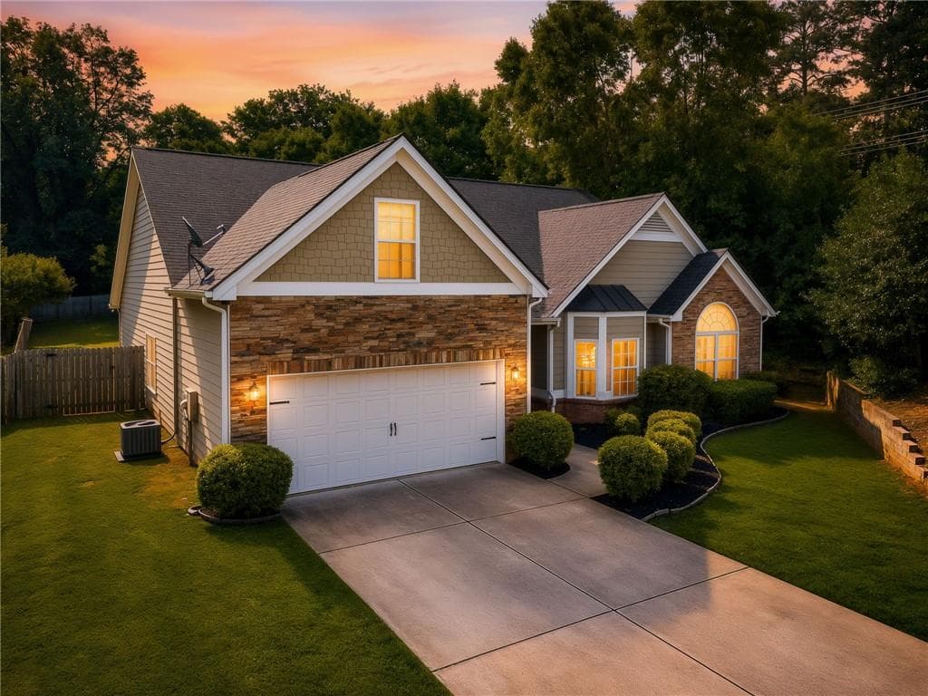 4 bedroom, 2 bathroom, 2,714 sq ft single family residence for sale at 6204 Cove Creek Drive, Flowery Branch, GA 30542 — photo 2