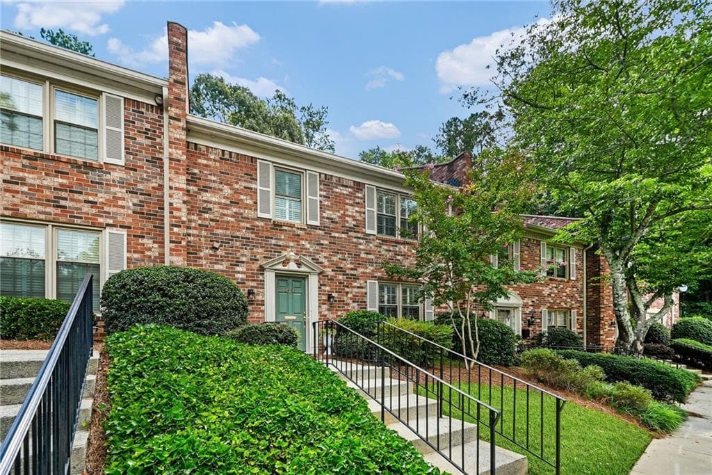 3 bedroom, 3 bathroom, 1,944 sq ft townhouse under contract at 1481 Leafmore Place, Decatur, GA 30033 — photo 3