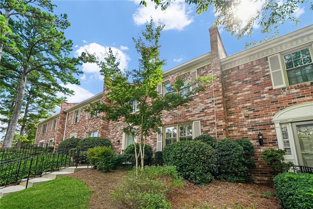 3 bedroom, 3 bathroom, 1,944 sq ft townhouse under contract at 1481 Leafmore Place, Decatur, GA 30033 — photo 5