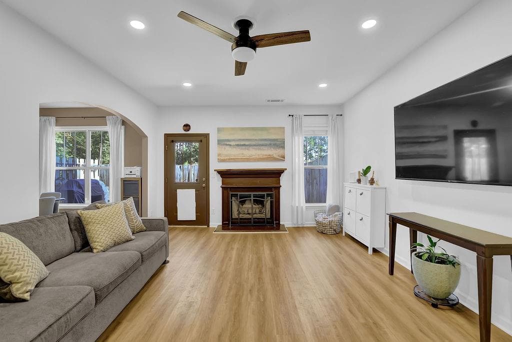 3 bedroom, 3 bathroom, 1,983 sq ft townhouse for sale at 3210 Smith Ridge Trace, Peachtree Corners, GA 30071 — photo 2