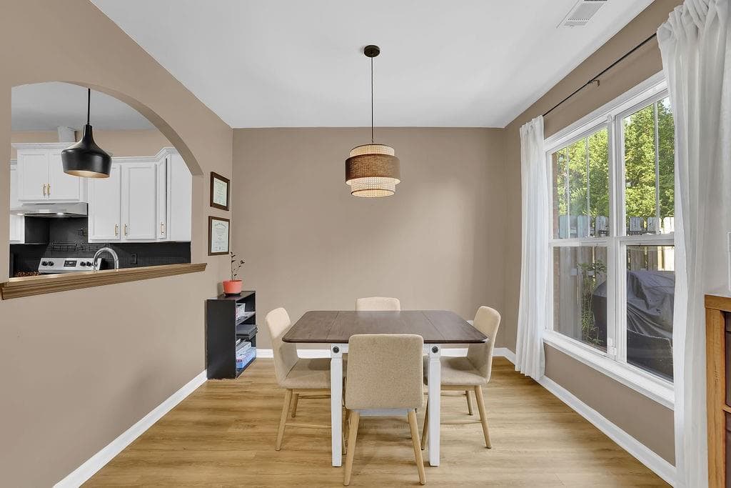 3 bedroom, 3 bathroom, 1,983 sq ft townhouse for sale at 3210 Smith Ridge Trace, Peachtree Corners, GA 30071 — photo 3