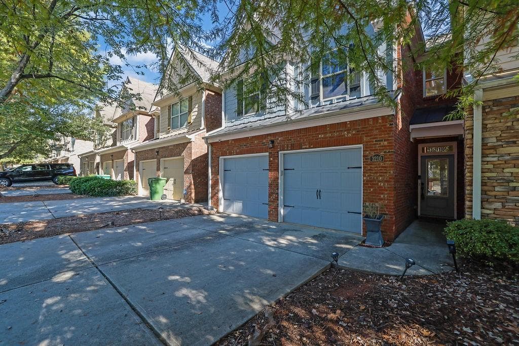 3 bedroom, 3 bathroom, 1,983 sq ft townhouse for sale at 3210 Smith Ridge Trace, Peachtree Corners, GA 30071 — photo 7