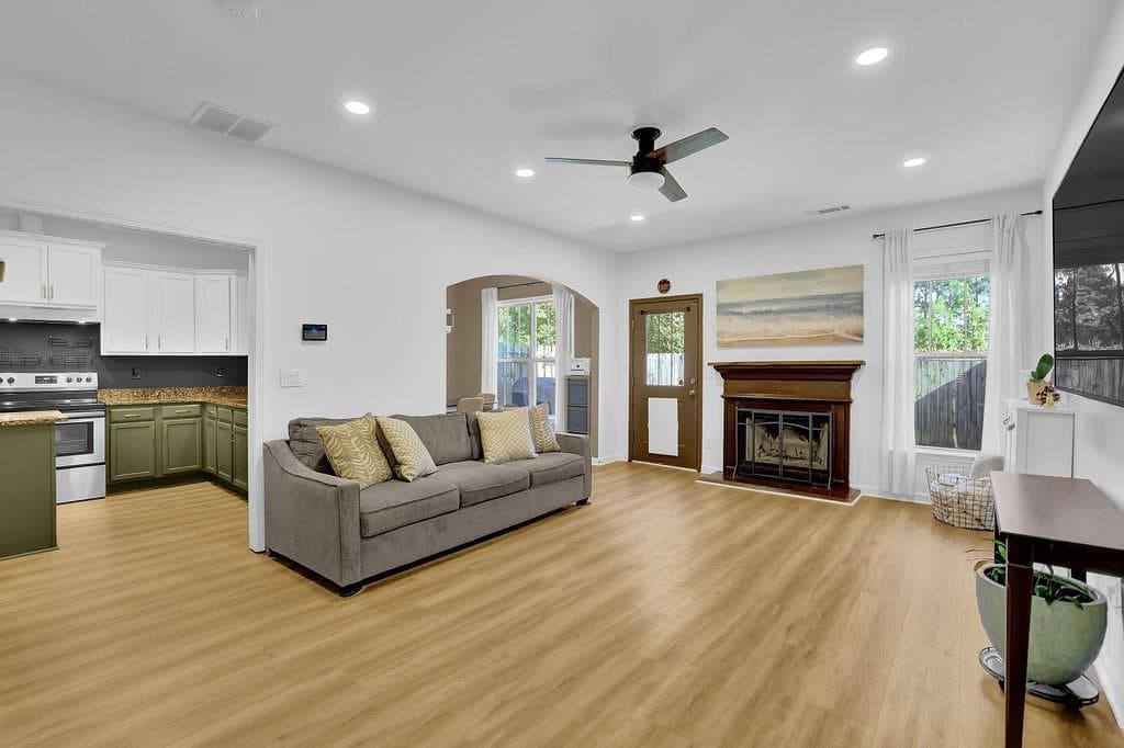 3 bedroom, 3 bathroom, 1,983 sq ft townhouse for sale at 3210 Smith Ridge Trace, Peachtree Corners, GA 30071 — photo 8