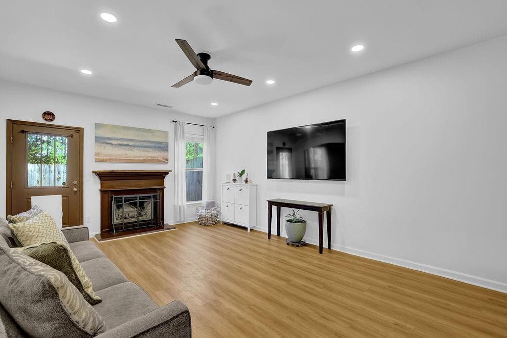 3 bedroom, 3 bathroom, 1,983 sq ft townhouse for sale at 3210 Smith Ridge Trace, Peachtree Corners, GA 30071 — photo 9