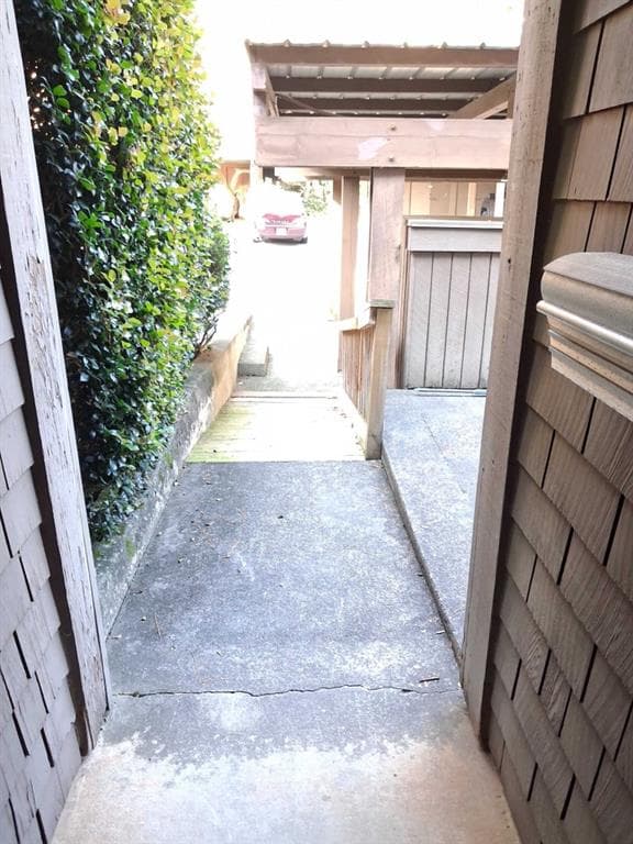 3 bedroom, 3 bathroom, 1,498 sq ft condominium for sale at 111 Willowick Drive, Lithonia, GA 30038 — photo 3