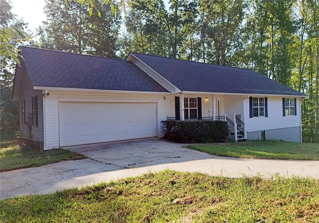 3 bedroom, 2 bathroom, 2,930 sq ft single family residence for rent at 54 Poplar Road, Commerce, GA 30529 for $2,200 a month — photo 2